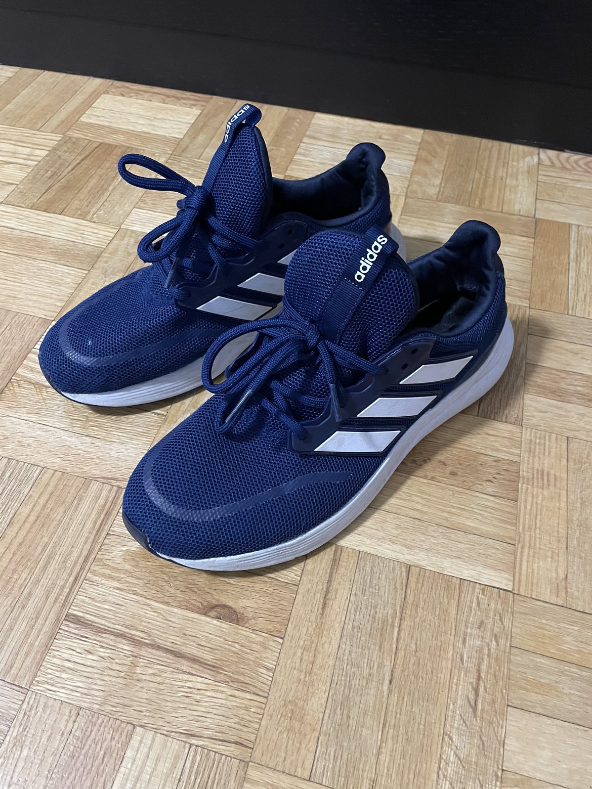 Adidas US 8.5 Joggers $15 - photo 2