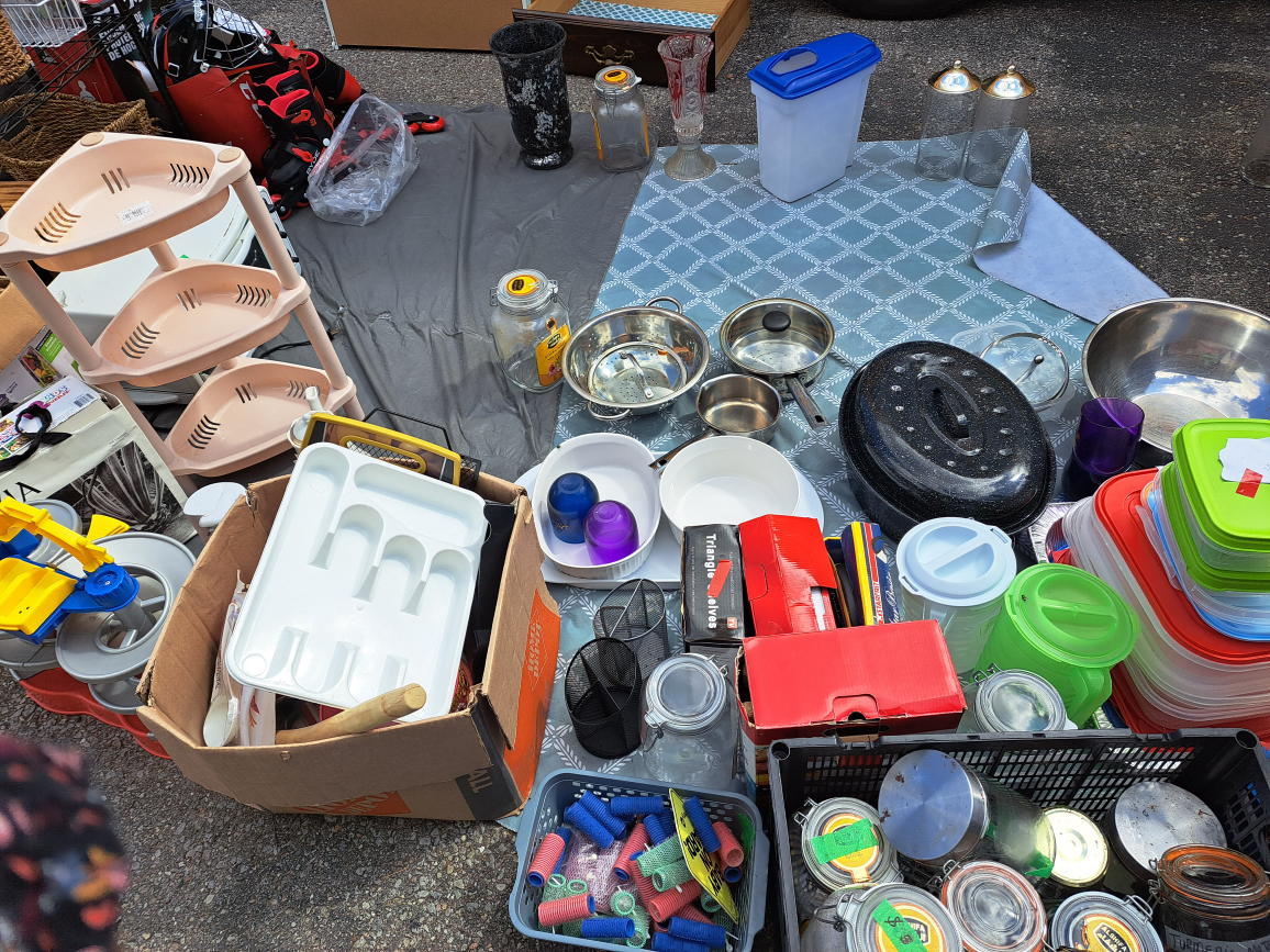 Garage Sale today sunday! thumbnail