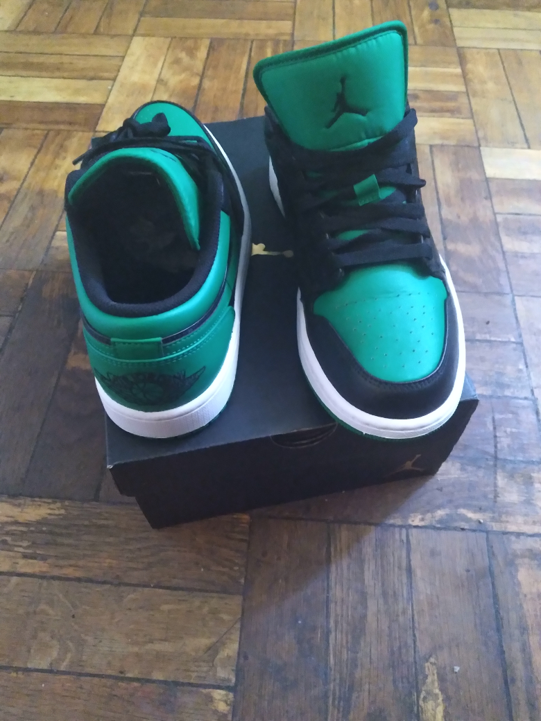 jordan 1 low  lucky black/green/white  thumbnail