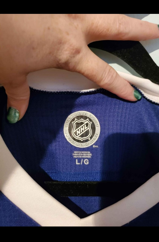 NEW Toronto Maple Leafs Jersey Large - photo 2