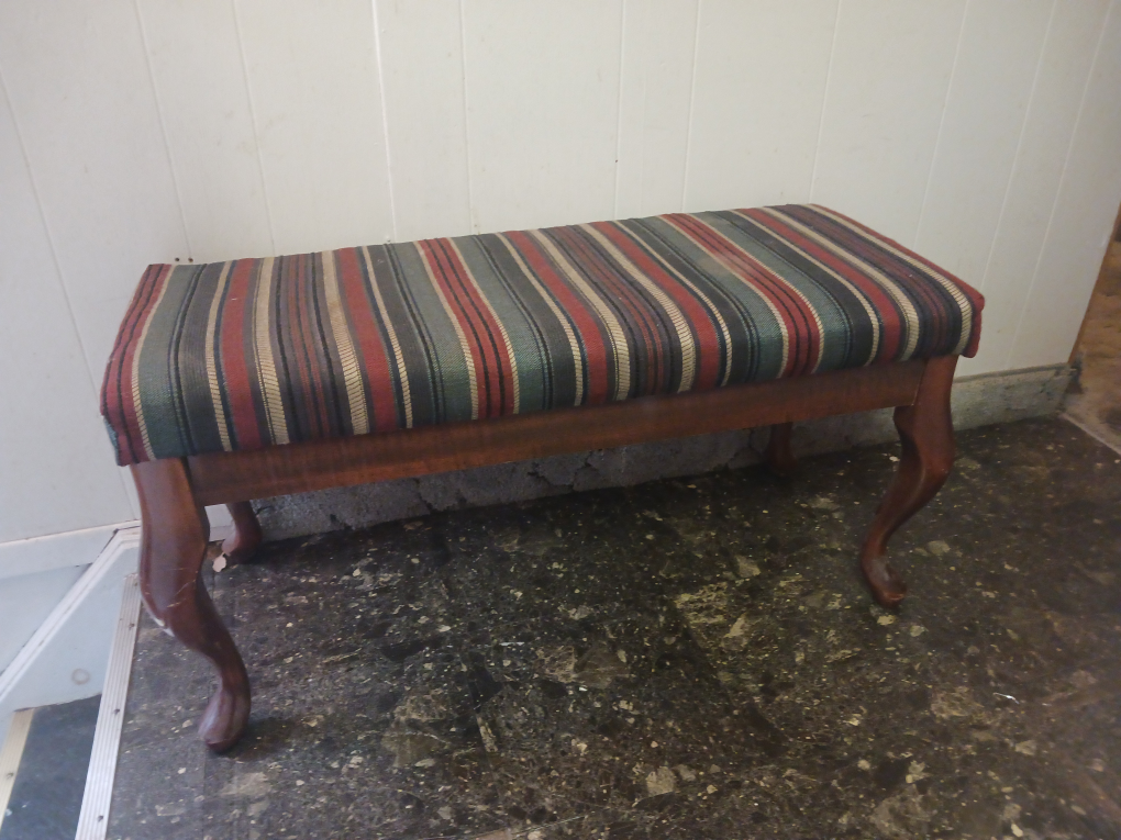 Upholstered fixed cushion bench. thumbnail