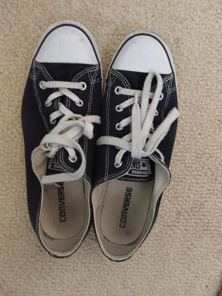 Converse tennis shoes W10