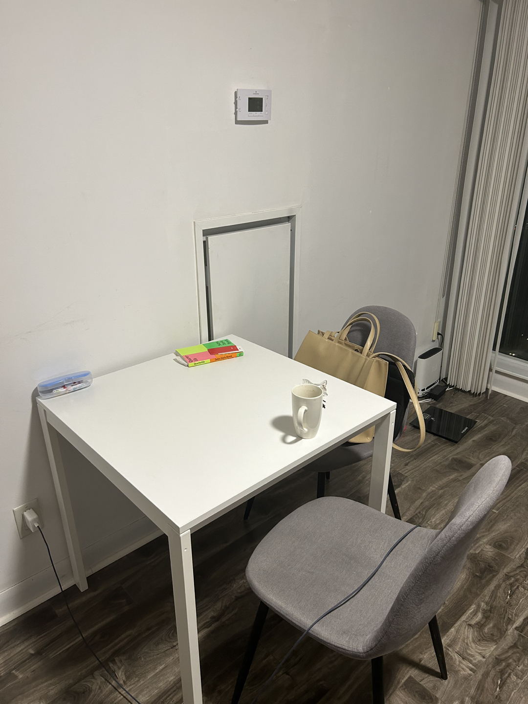 Dining table & chairs
