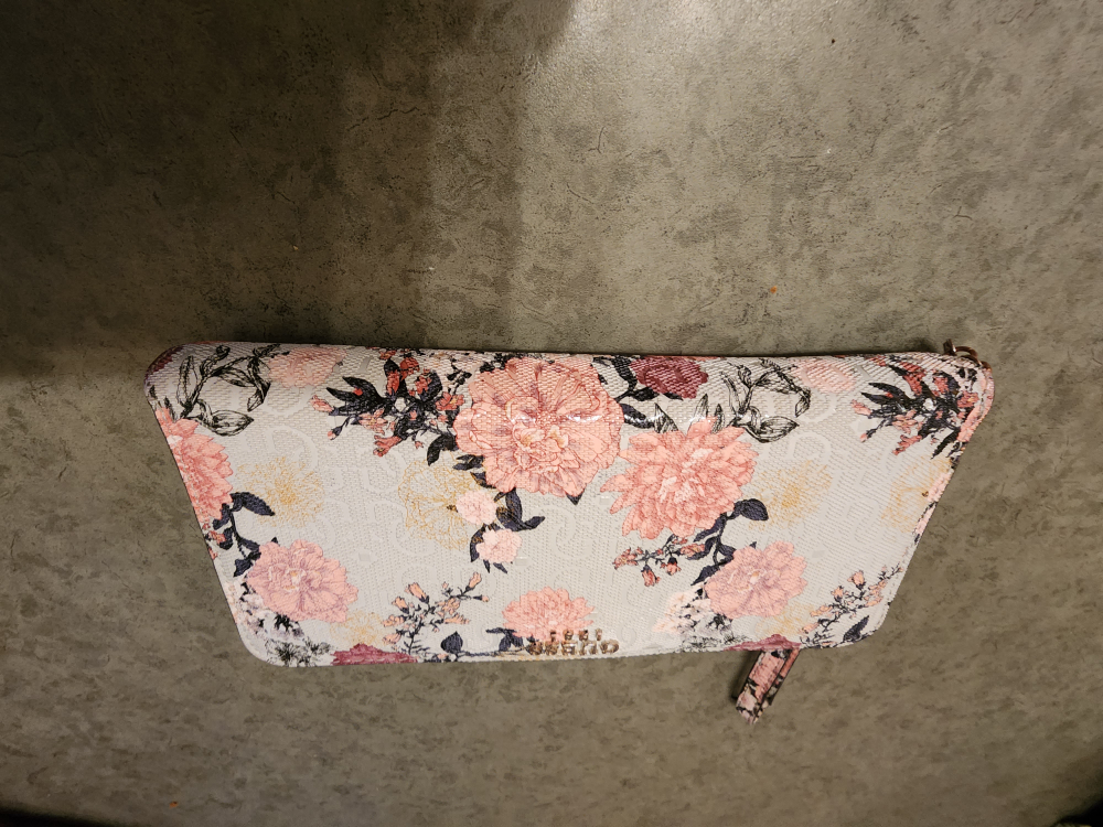 guess wallet