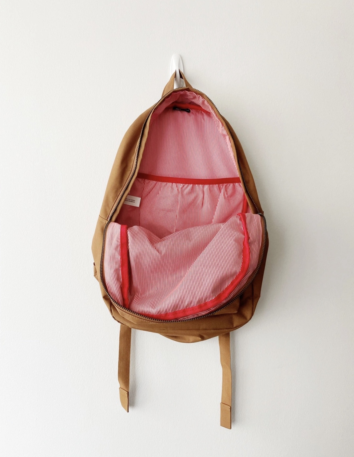 Herschel back pack classic image indicator(2)