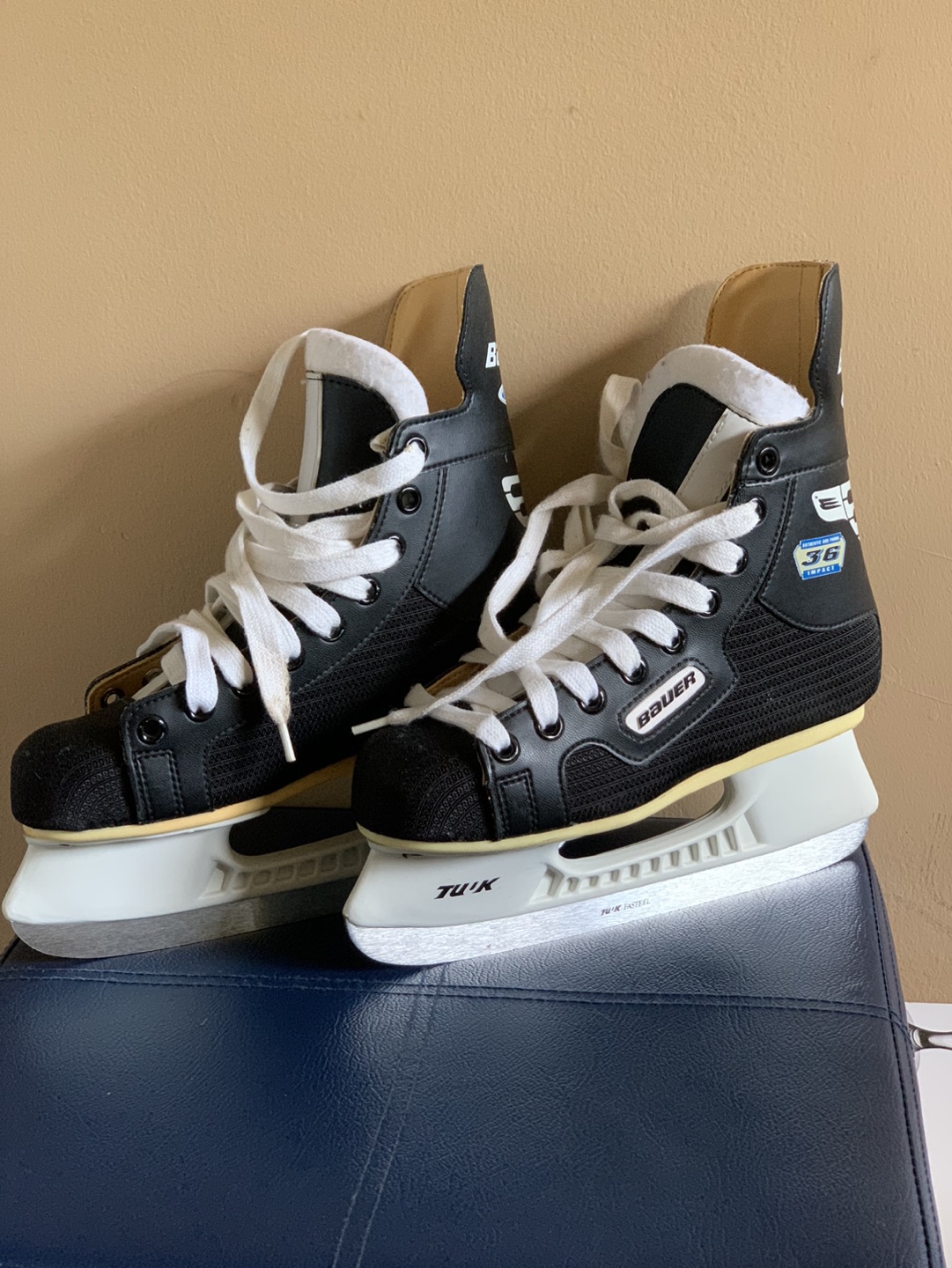 Ice skates size 4D thumbnail