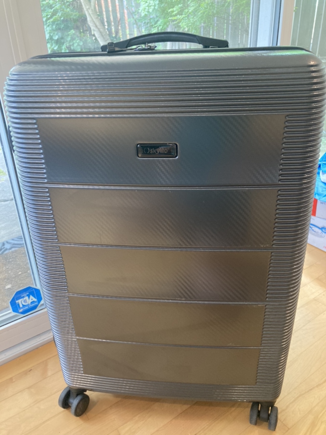 Extra large lightweight suitcase thumbnail