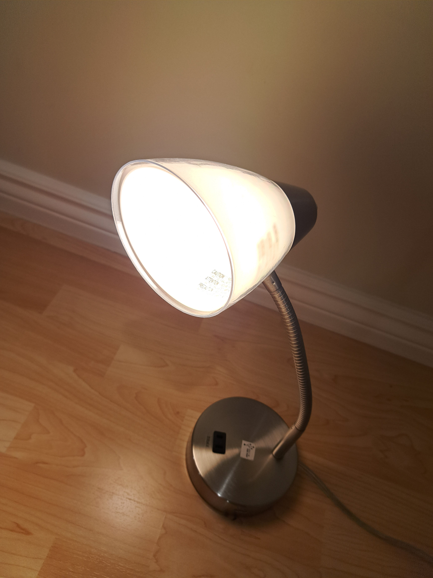 Table lamp with USB ports