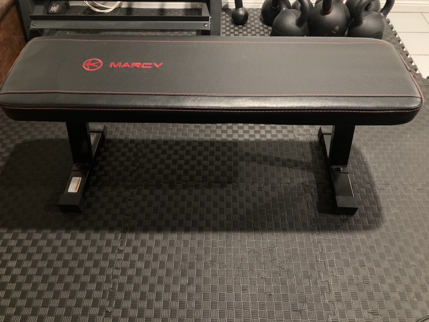 Weight bench in excellent condition thumbnail