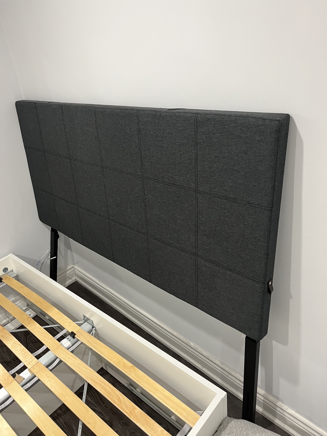 Queen headboard with storage pockets