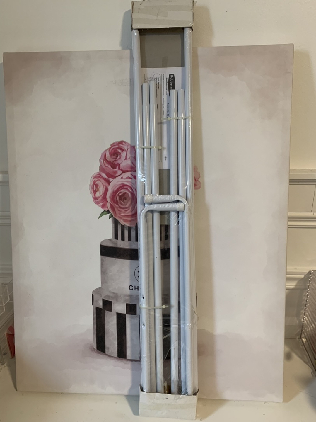 Rubbermaid White Garment Rack image indicator(2)