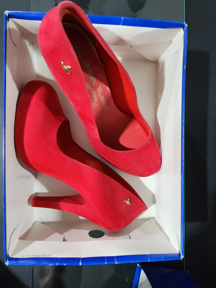 Red suede pumps/ Size 10/ BNNW image indicator(4)