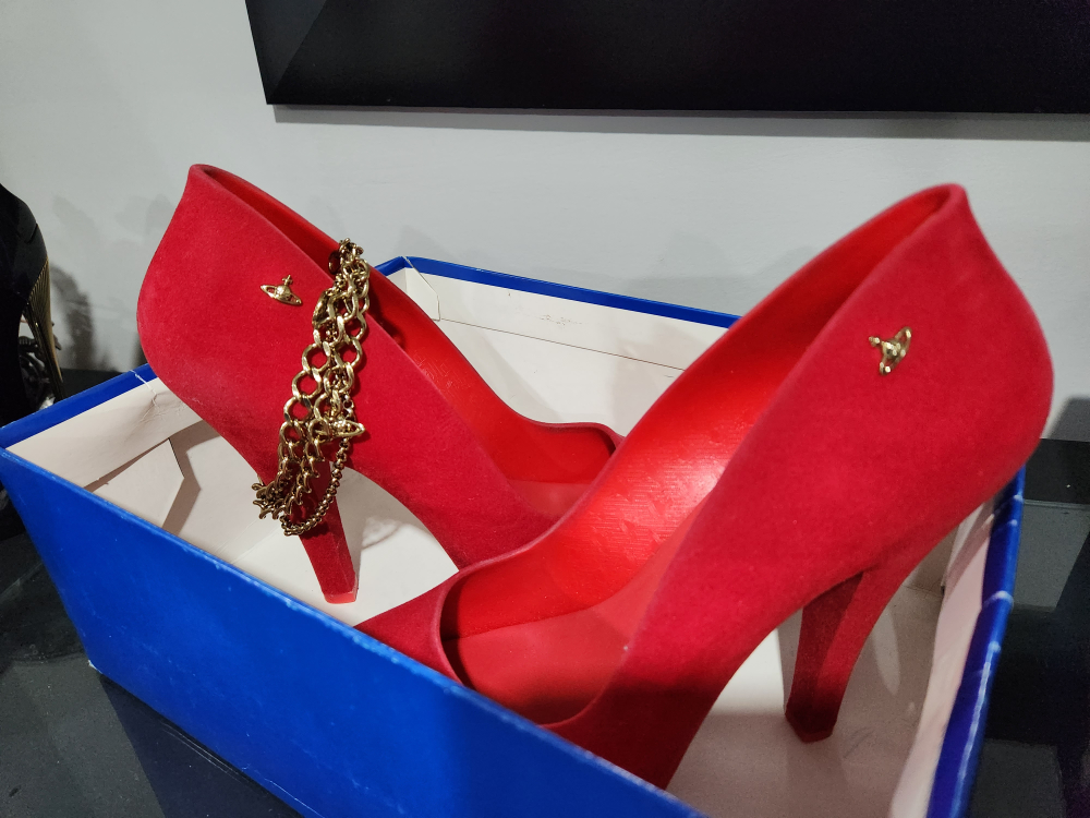 Red suede pumps/ Size 10/ BNNW image indicator(5)