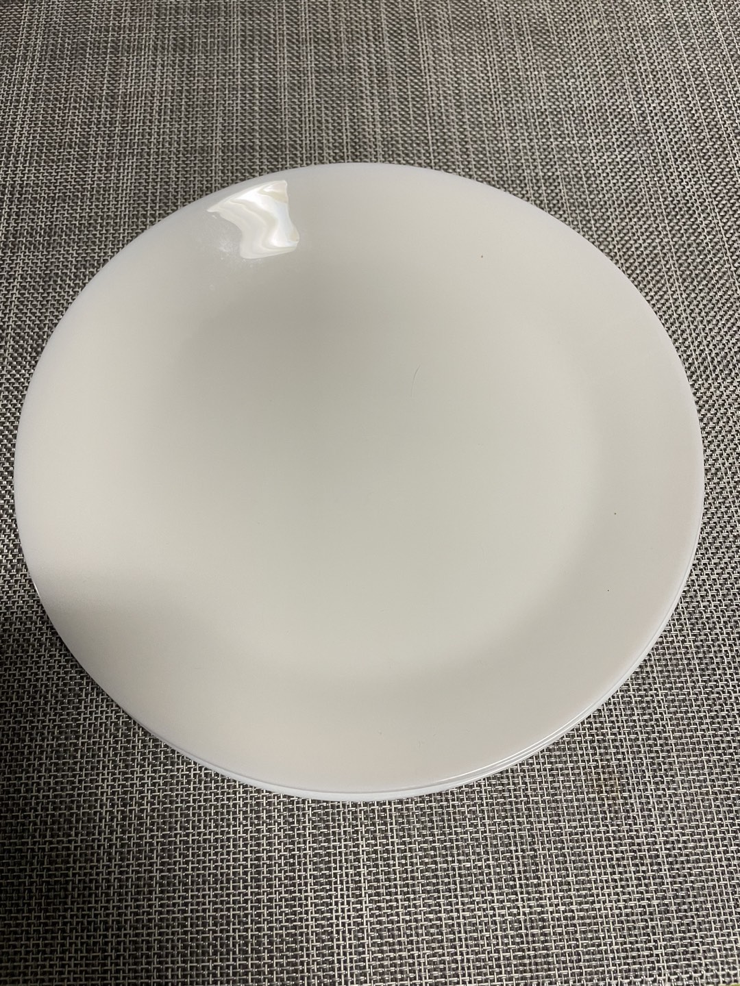 4 ikea plates and 2 serving bowls thumbnail
