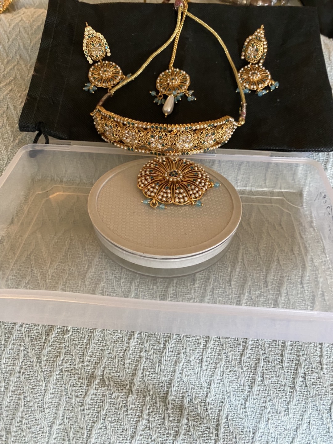 Indian Bridal Jewellery sets necklace and earrings image indicator(8)