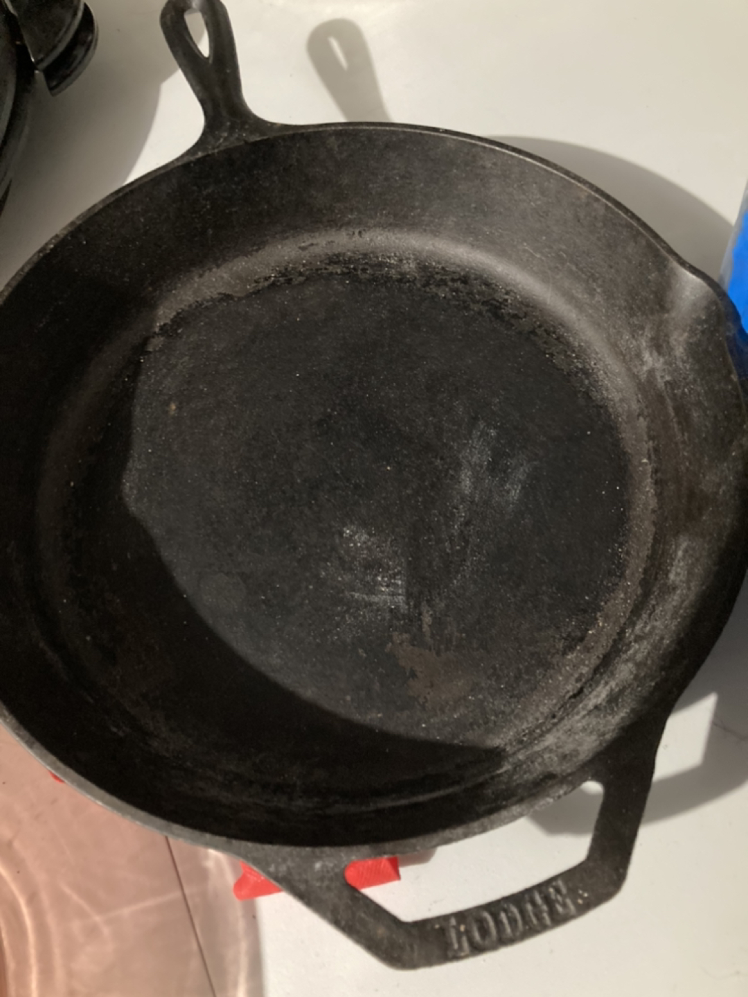 Cast iron frying pan
