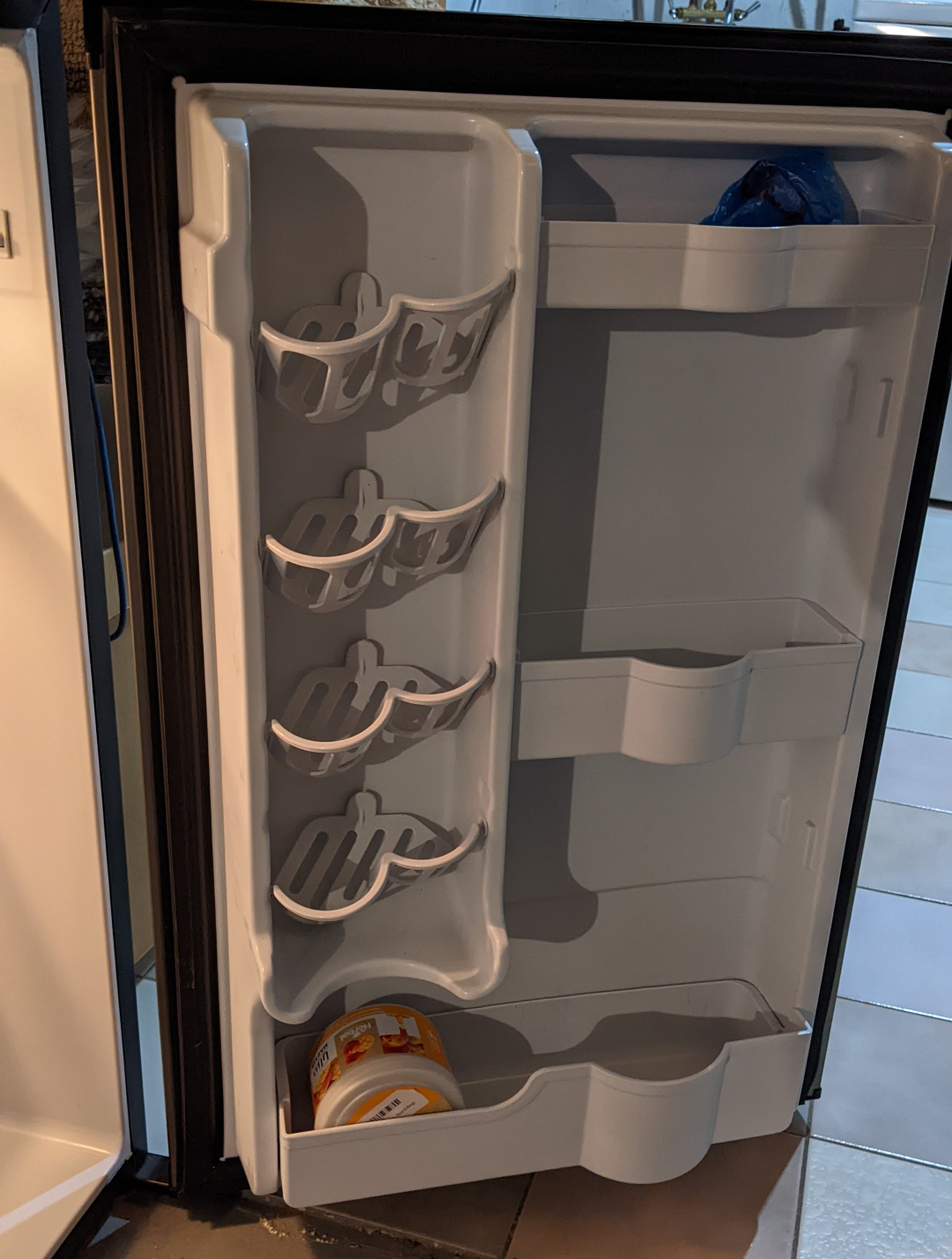 Danby designer energy star Mini fridge - photo 3