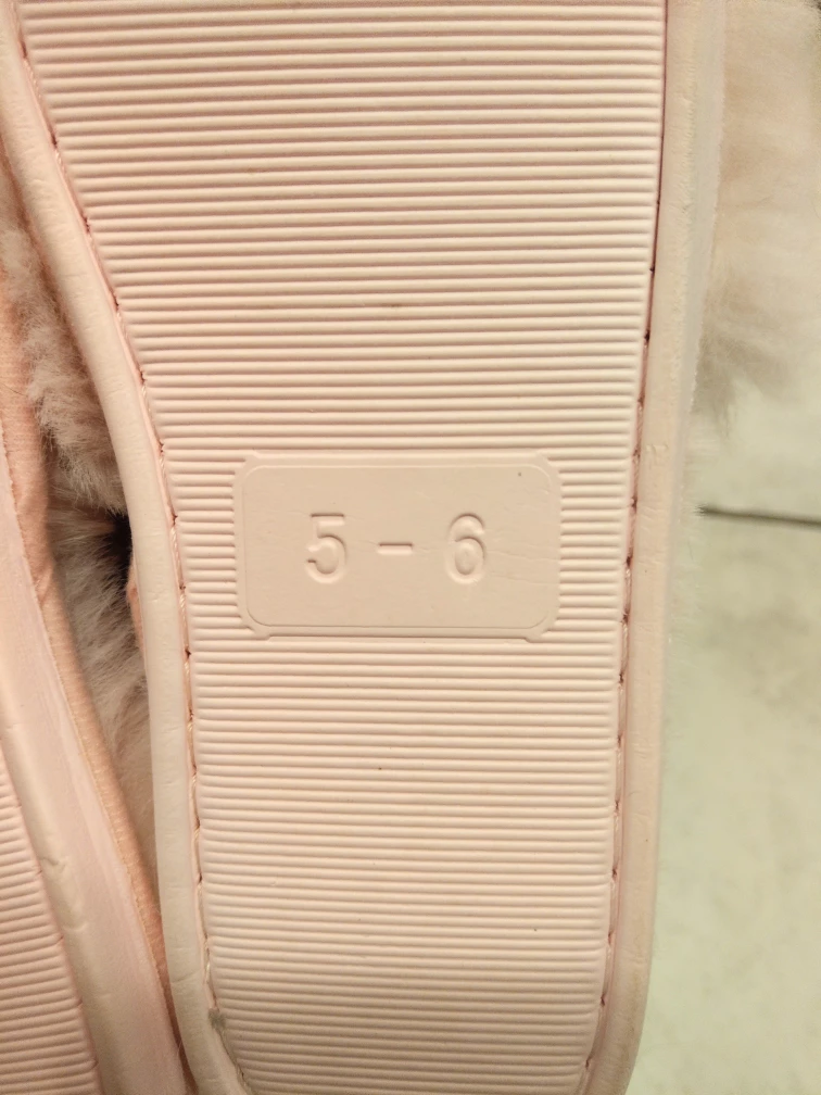 Brand new pink slippers (size 5-6) - photo 3