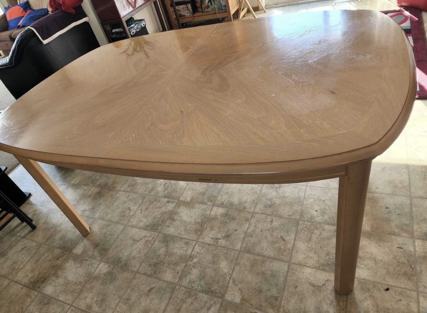 Extendable 6-seater Oak dining table