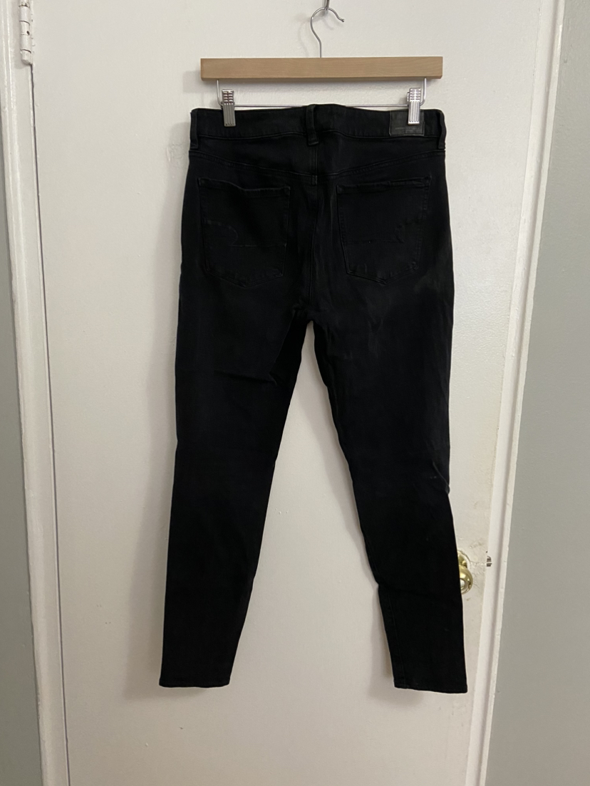American Eagle Black Hi-Rise Jegging - Size 8 image indicator(4)