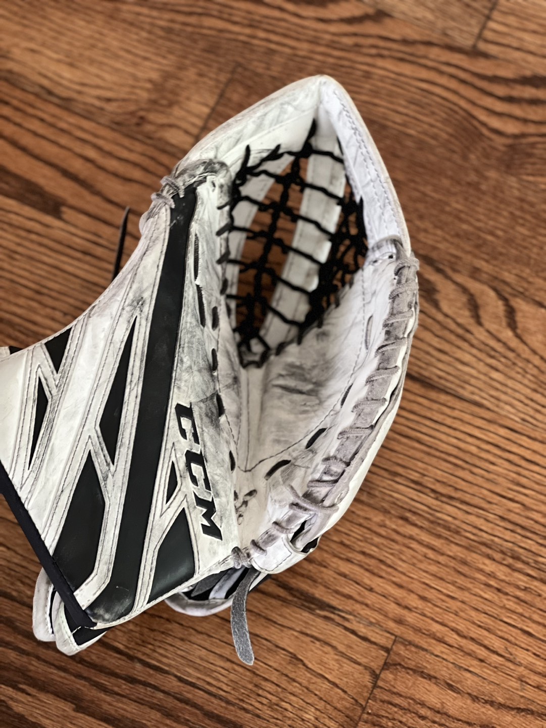 Hockey goalie catcher thumbnail