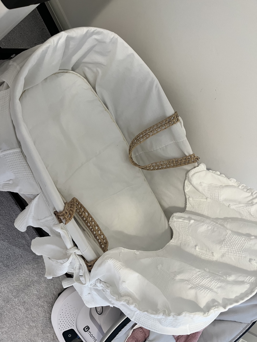Jolly jumper Stand and Moses basket bassinet - photo 3