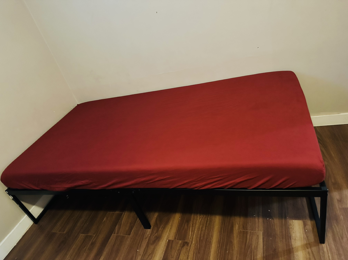 Single/Twin platform bed + mattress + pillow - photo 2