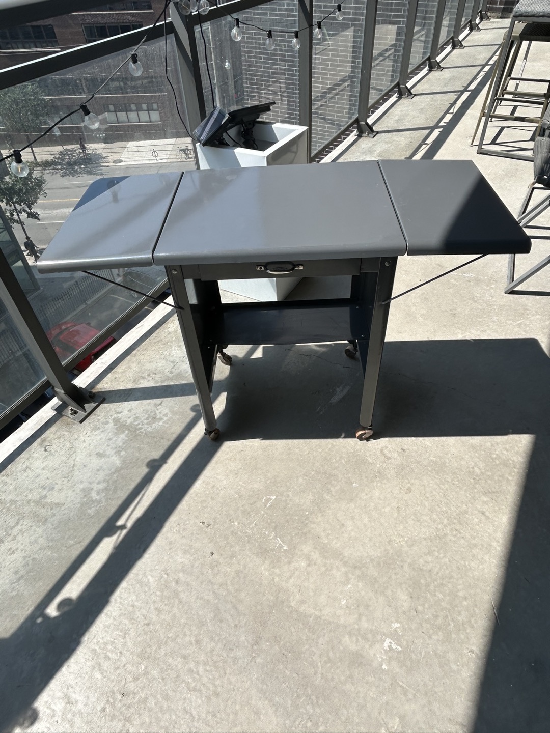 Small vintage metal utility table (with wings) - photo 3