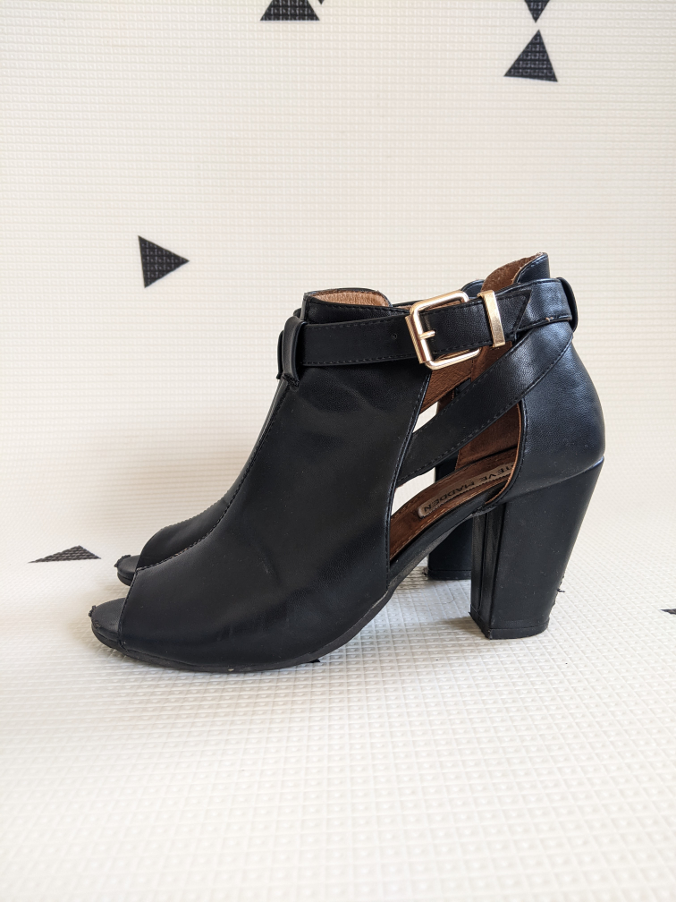 Steve Madden Peek-a-boo Heeled Ankle Boots image indicator(2)