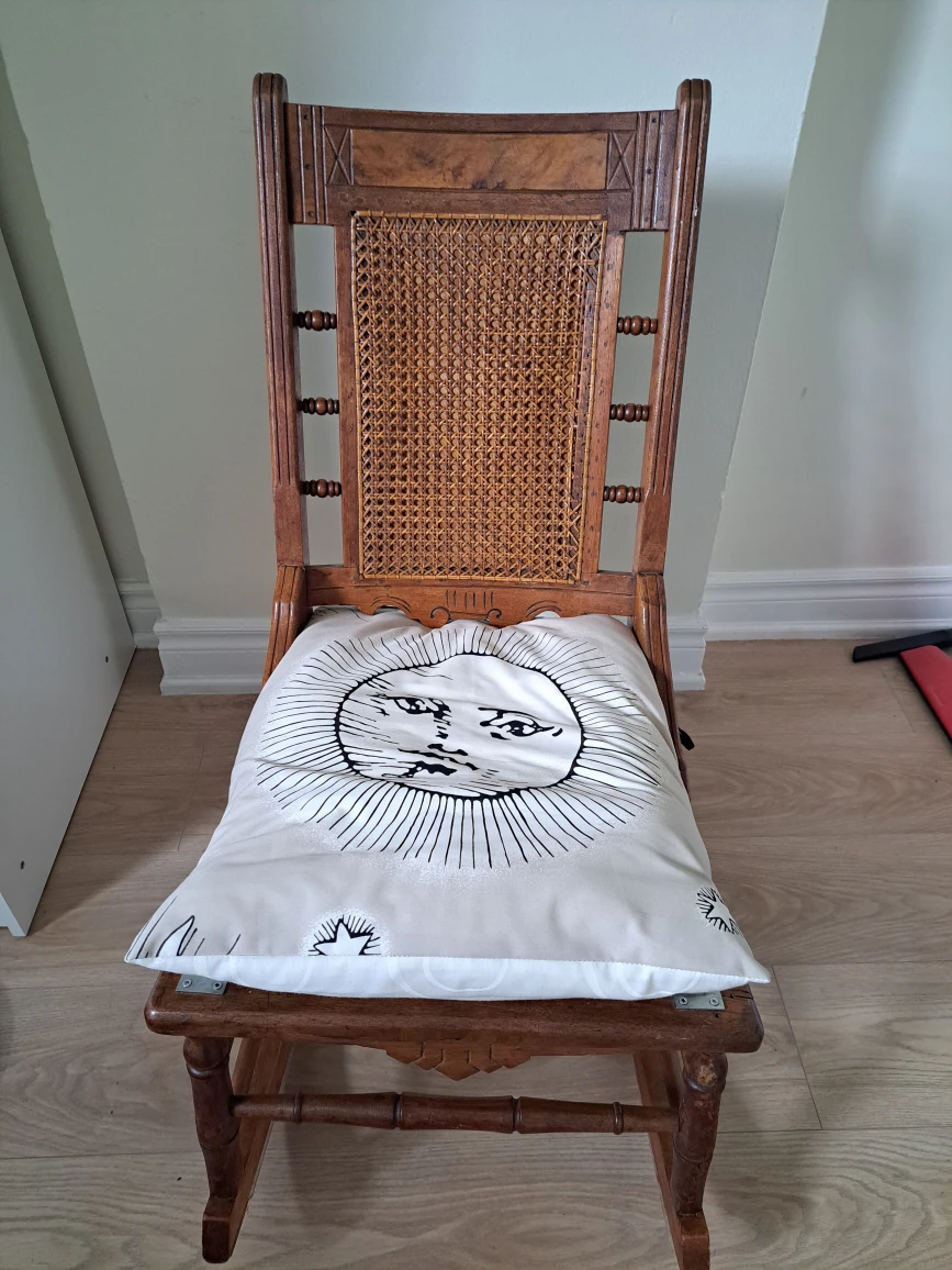 wooden rocking chair - photo 2