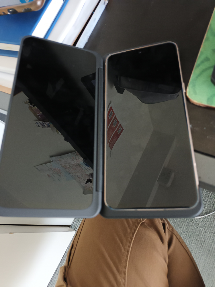 LG v60 Phone + dualscreen case image indicator(2)