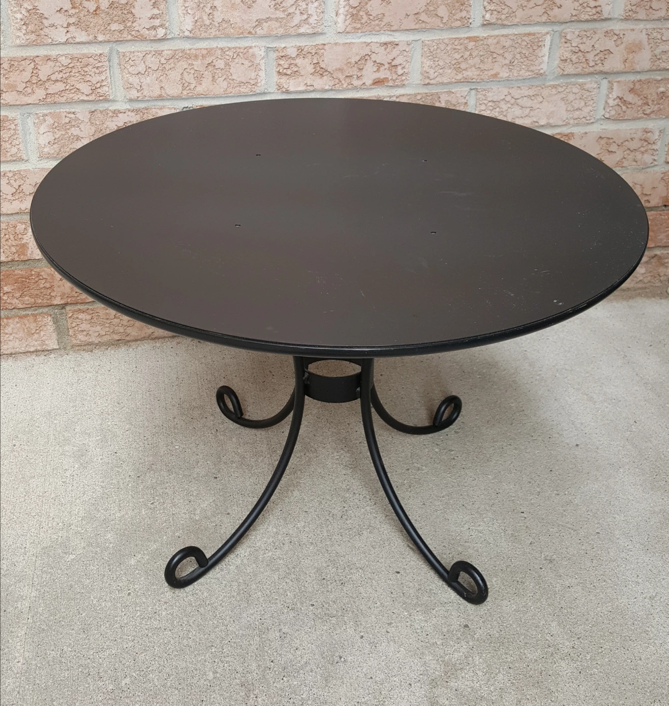 Black steel top rounded coffee table image indicator(3)