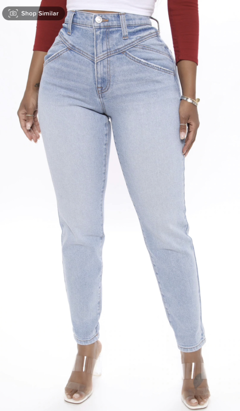 [BRAND NEW] Light Blue Wash Mom Jeans thumbnail