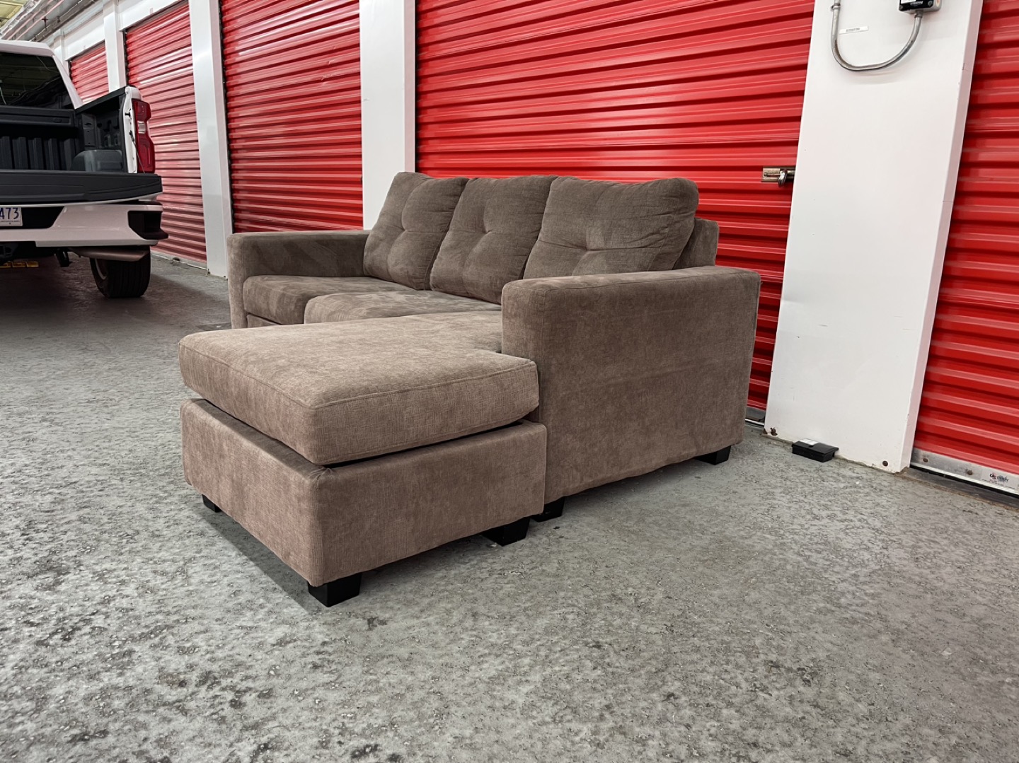 FREE DELIVERY Beautiful Reversible Sectional - photo 5