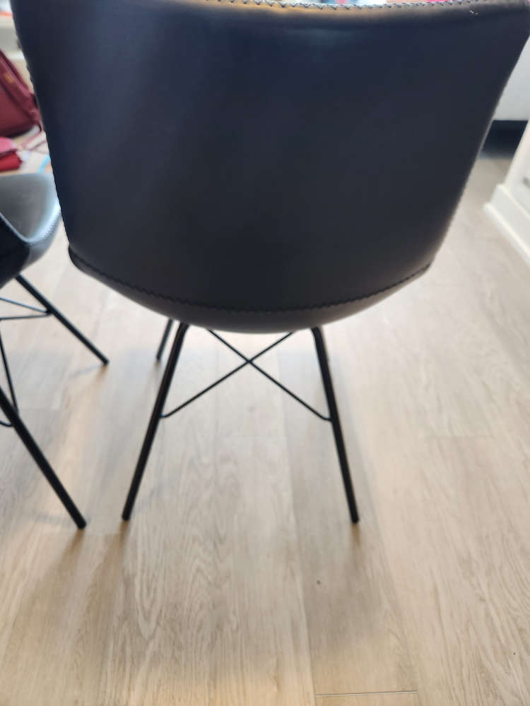 two black chairs - photo 2