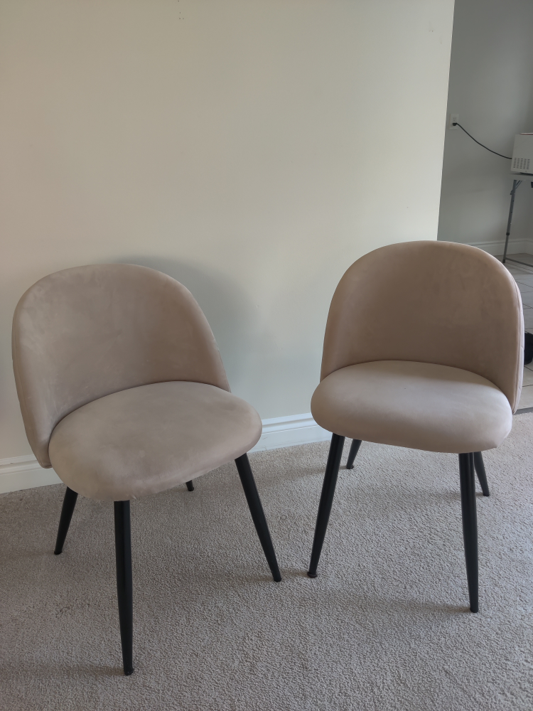 Set of two accent chairs thumbnail