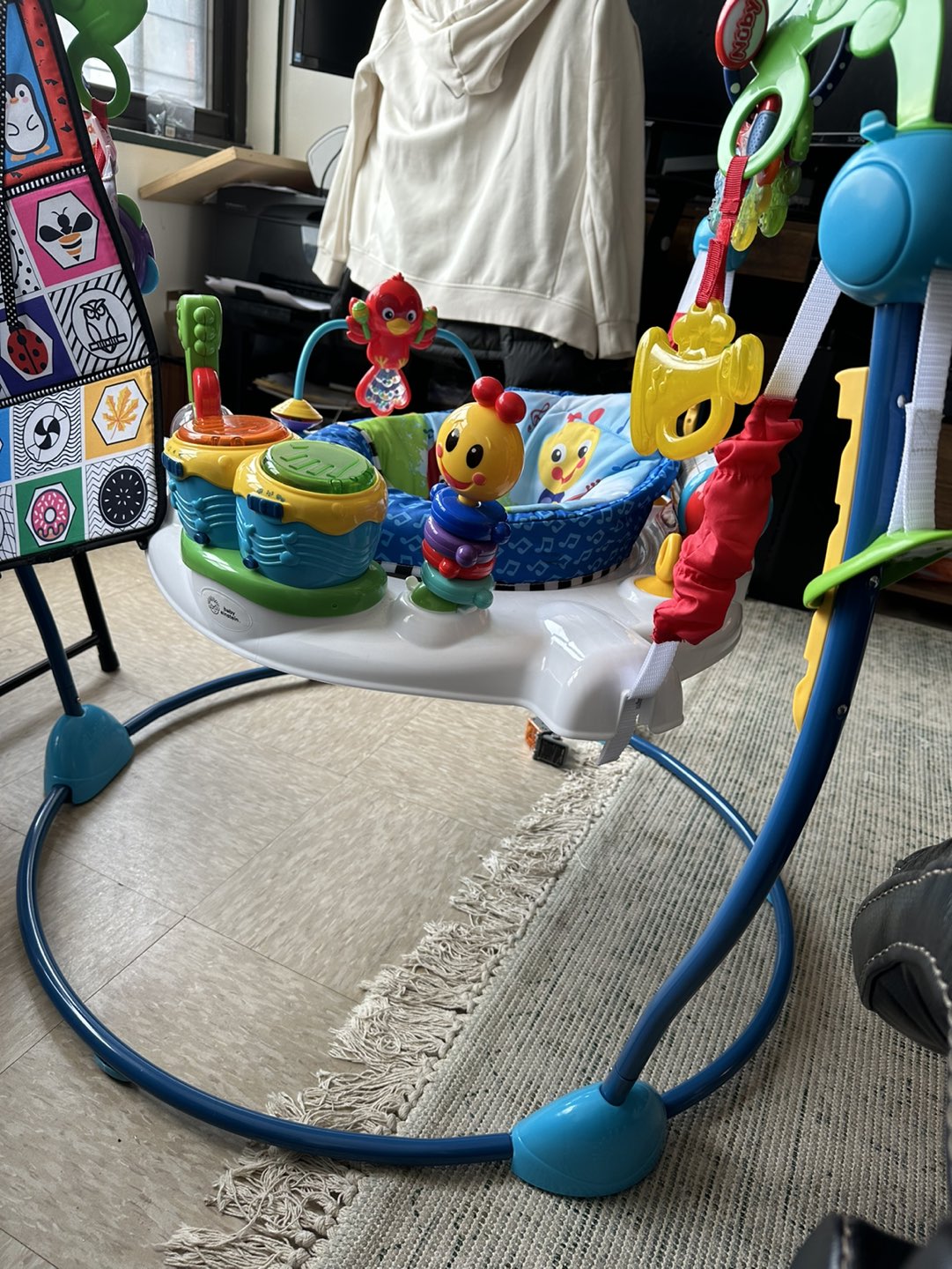 Baby jumper activity centre