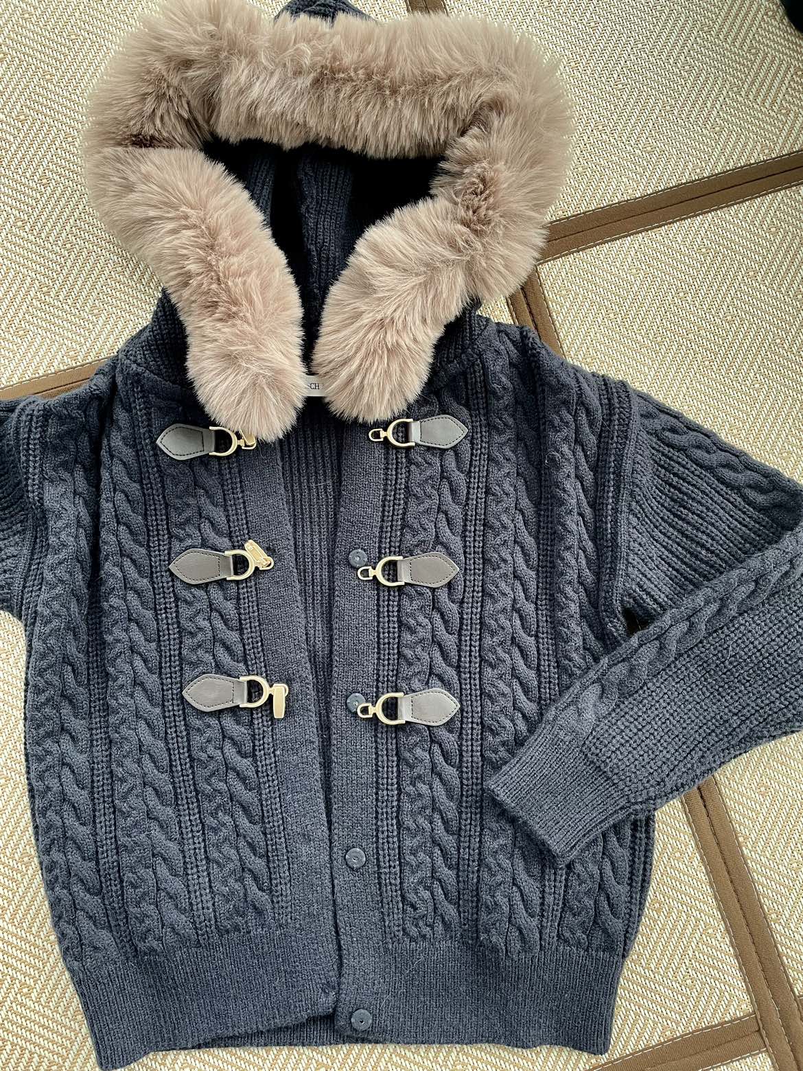 Cardigan with faux fur