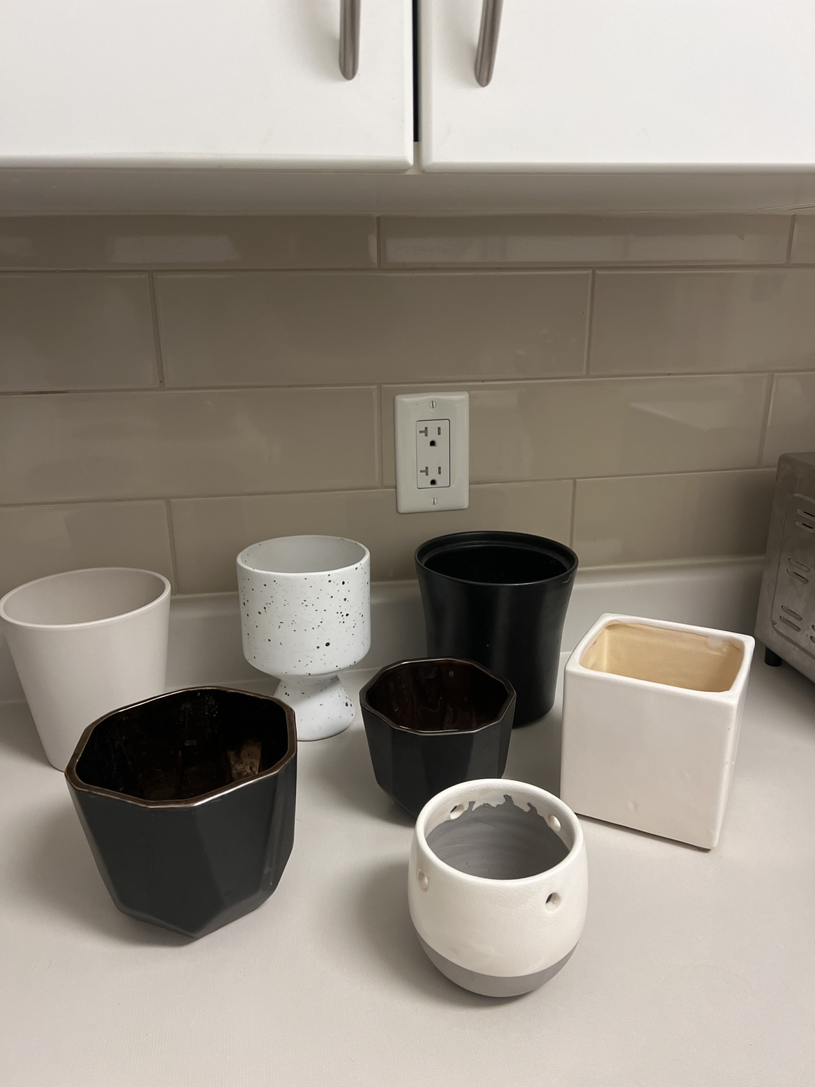 7 Ceramic Plant Pots Set thumbnail