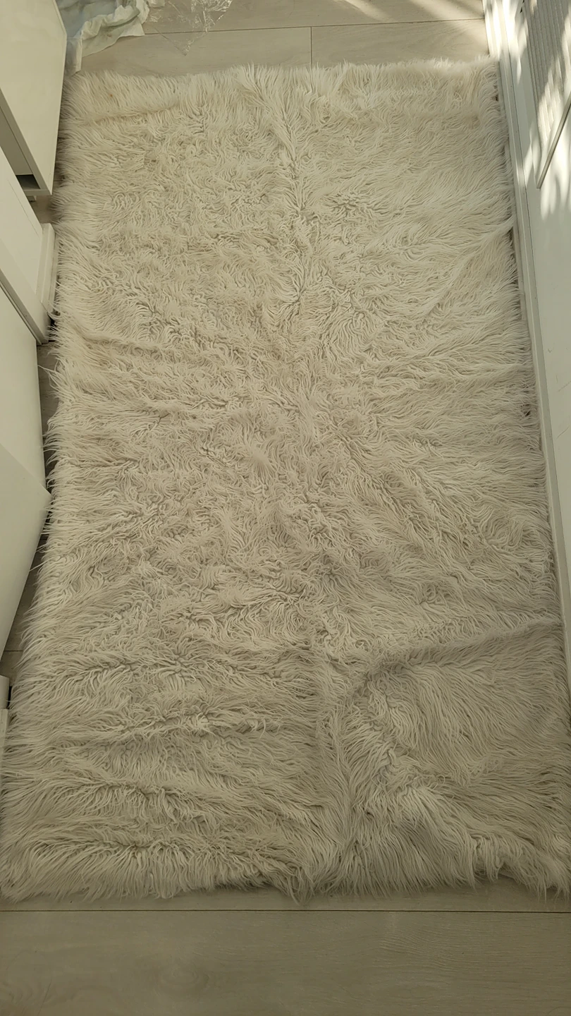 Fluffy rectanvle carpet thumbnail