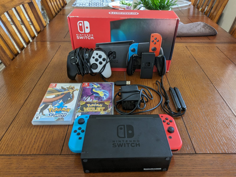 Nintendo Switch (Accessories + 2 Games) Great condition - photo 3
