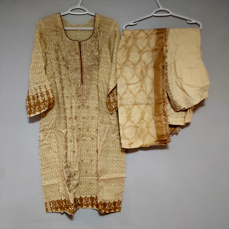 Pakistani Ladies Lawn Suits 3 Pieces Large Size Readymade  image indicator(3)