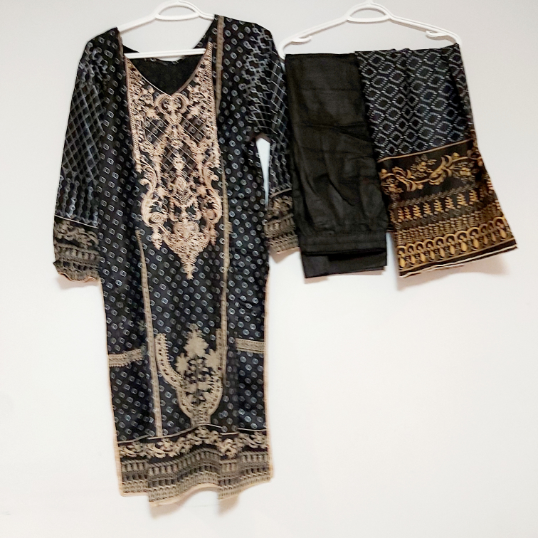 Pakistani Ladies Lawn Suits 3 Pieces Large Size Readymade  image indicator(4)