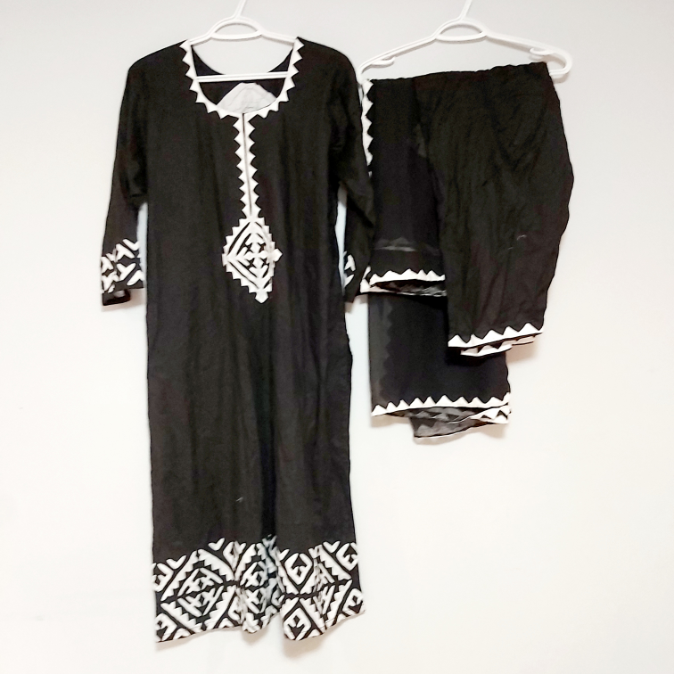 Pakistani Ladies Lawn Suits 3 Pieces Large Size Readymade  image indicator(5)