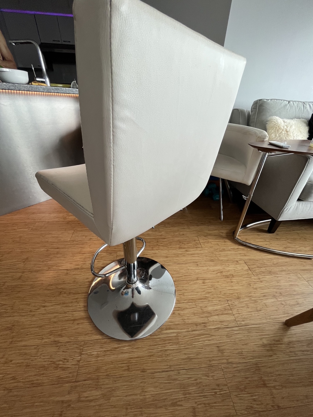 Set of 2 bar stools image indicator(2)