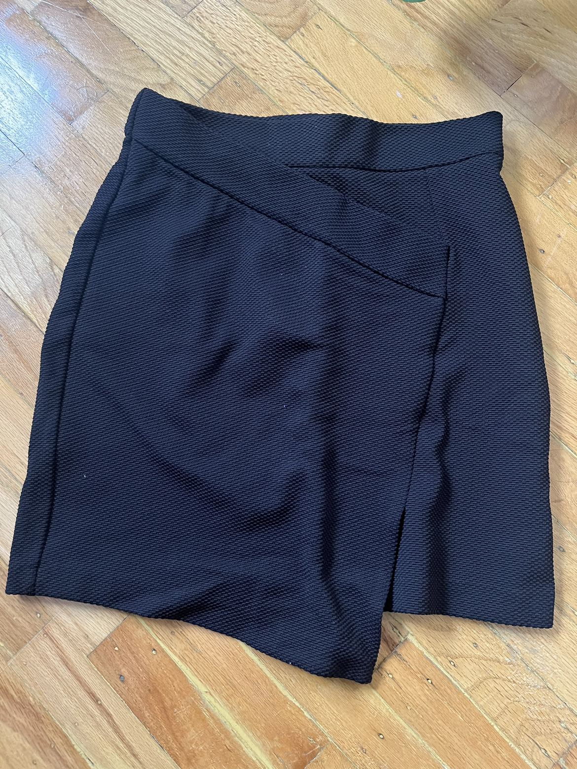 H&M skirts thumbnail
