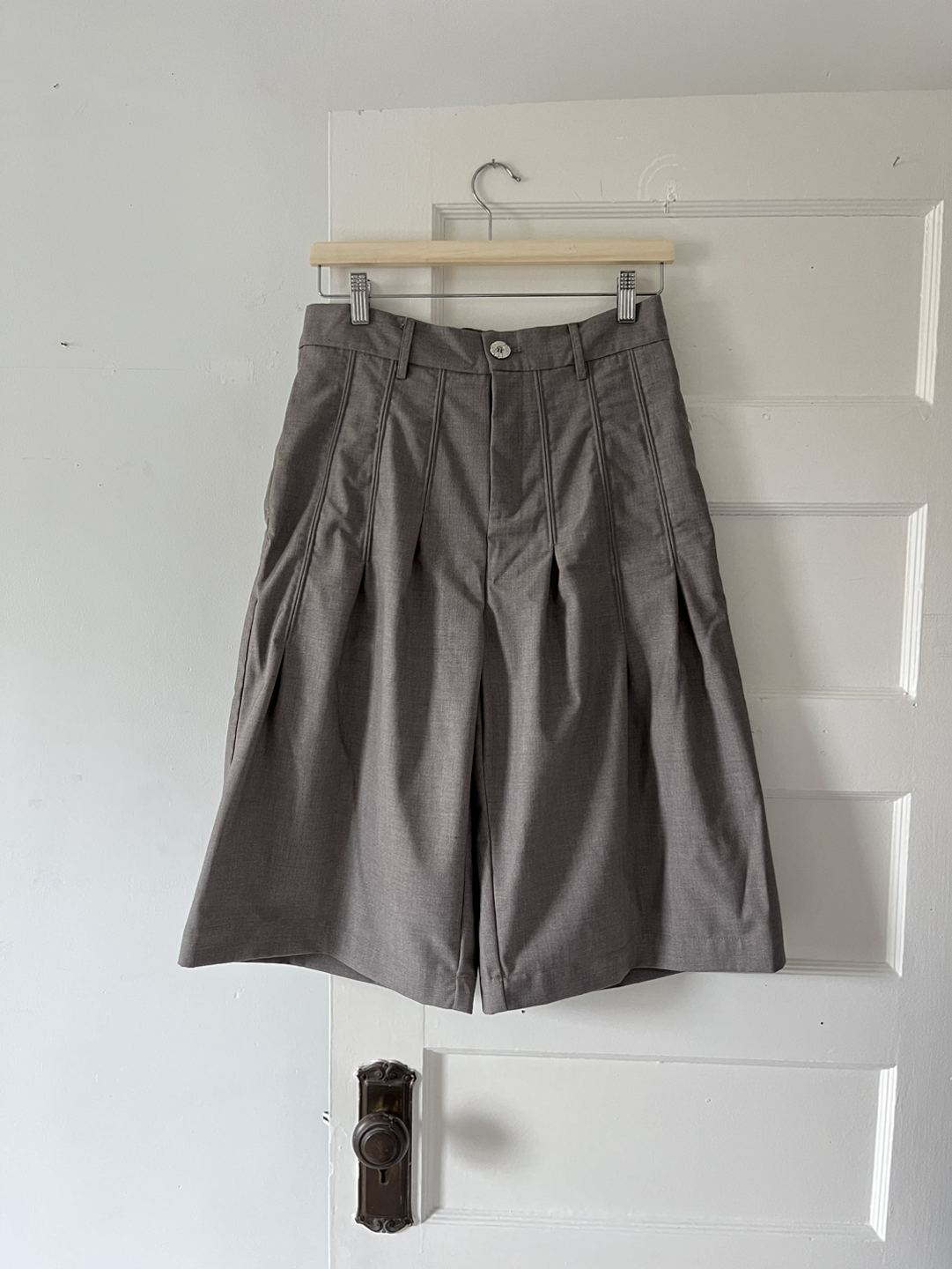BLIND NO PLAN Grey Pleated Shorts