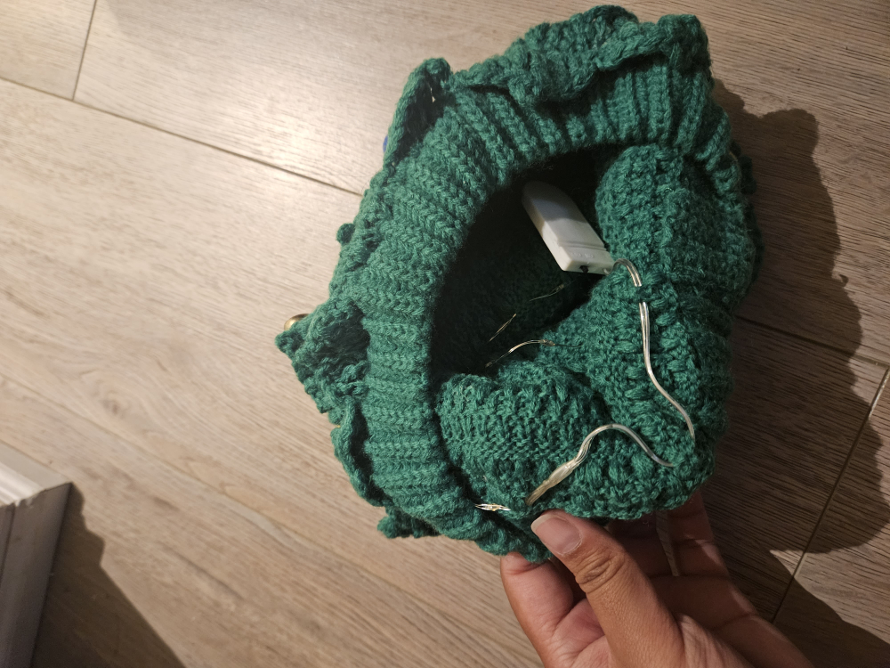 Christmas Beanie Hat with Built in Lights image indicator(2)