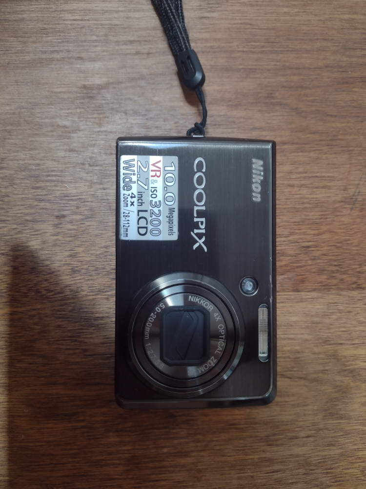 Camera digital Coolpix S600 thumbnail