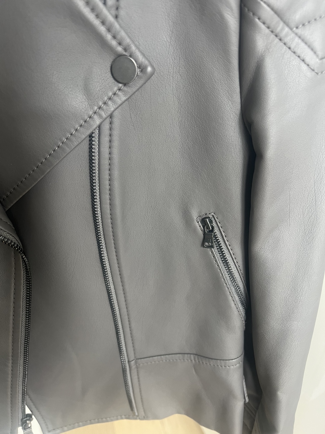 BCBG grey leather jacket - photo 3